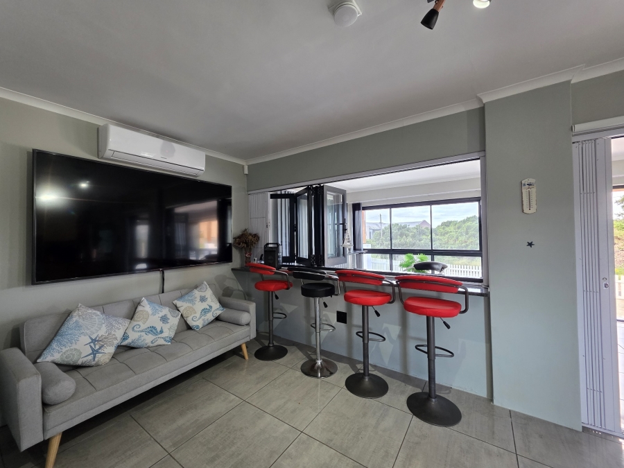 4 Bedroom Property for Sale in Paradise Beach Eastern Cape
